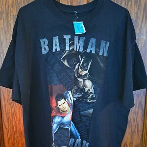 Batman VS Superman T shirt Sz Xl